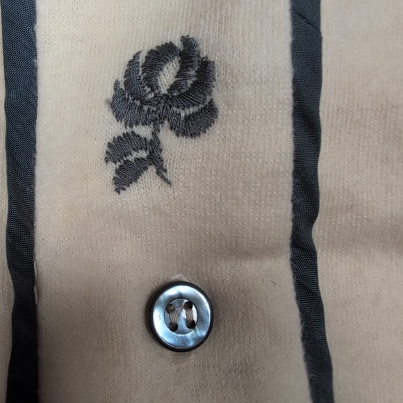 Vintage Junior House Shirt Womens S Yellow Wool 60s 70s Lightweight Comfort Soft - Picture 8 of 8